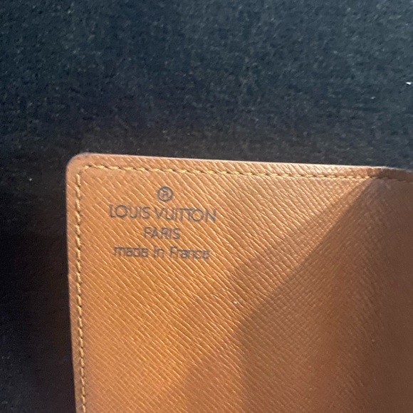 Authentic Louis Vuitton holder - Picture 4 of 9